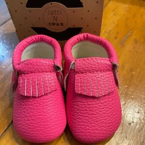 Sweet N Swag Kids Pink Faux Leather Moccasins size 1